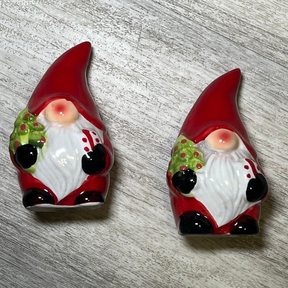 Gnome salt and‎ pepper shakers